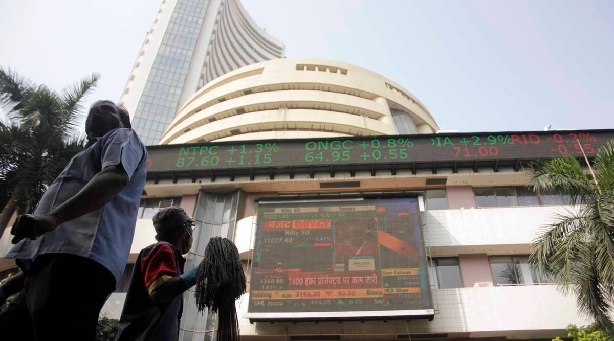 Sensex gains 50 pts, Nifty trades below 18,600; auto, IT stocks shine - Vimarsana News
