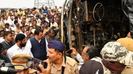 Shinde Fadnavis Buldhana bus accident Samruddhi mahamarg