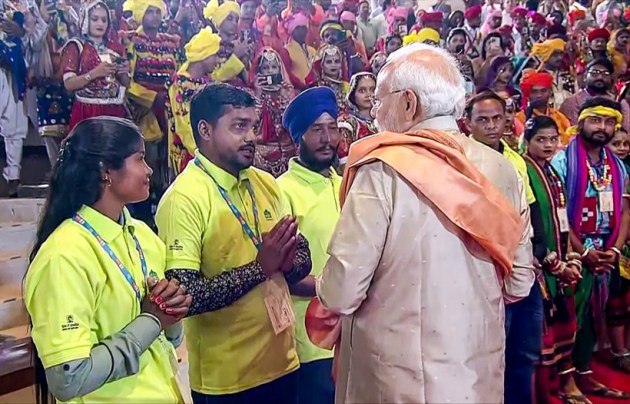 PM Narendra Modi interacts with Shramjeevis at the new ITPO complex