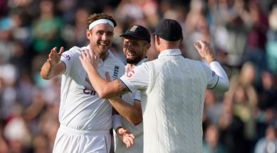 Test Finely Poised, Highlights - England v Australia Day 2