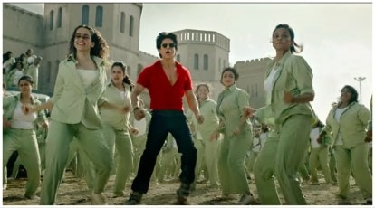 Jawan first song Zinda Banda: Shah Rukh Khan dances with his band of girls,  announces 'usulo pe jahan aaye aanch, takrana zaroori hai'. Watch |  Bollywood News - The Indian Express