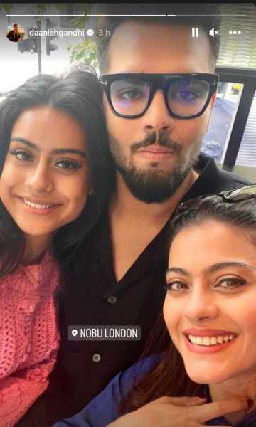 Daanish Gandhi shared a selfie with Kajol and Nysa.