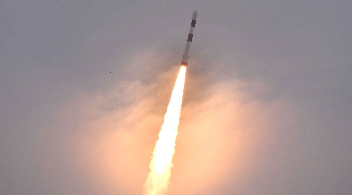 Indian rocket launches 7 satellites to orbit (video)