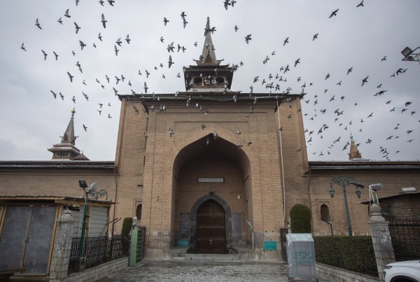 Jammu and Kashmir, Jammu and Kashmir Mosque, Jama Masjid, History of Jama Masjid, Jammu and Kashmir, Srinagar Eid-ul-Adha, Eid-ul-Adha, What is Anjuman Awqaf, Kashmir Valley News, Indian Express, Indian Express News