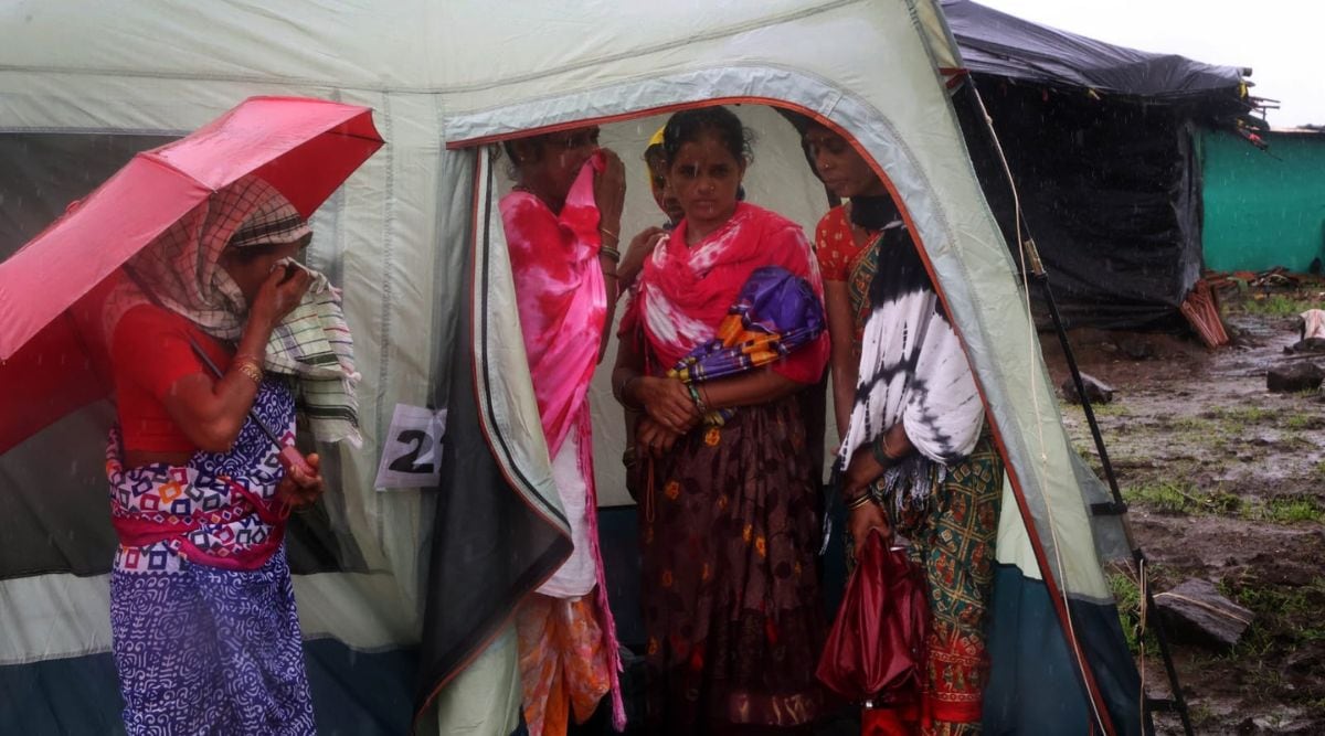 People wait for missing persons in Raighad