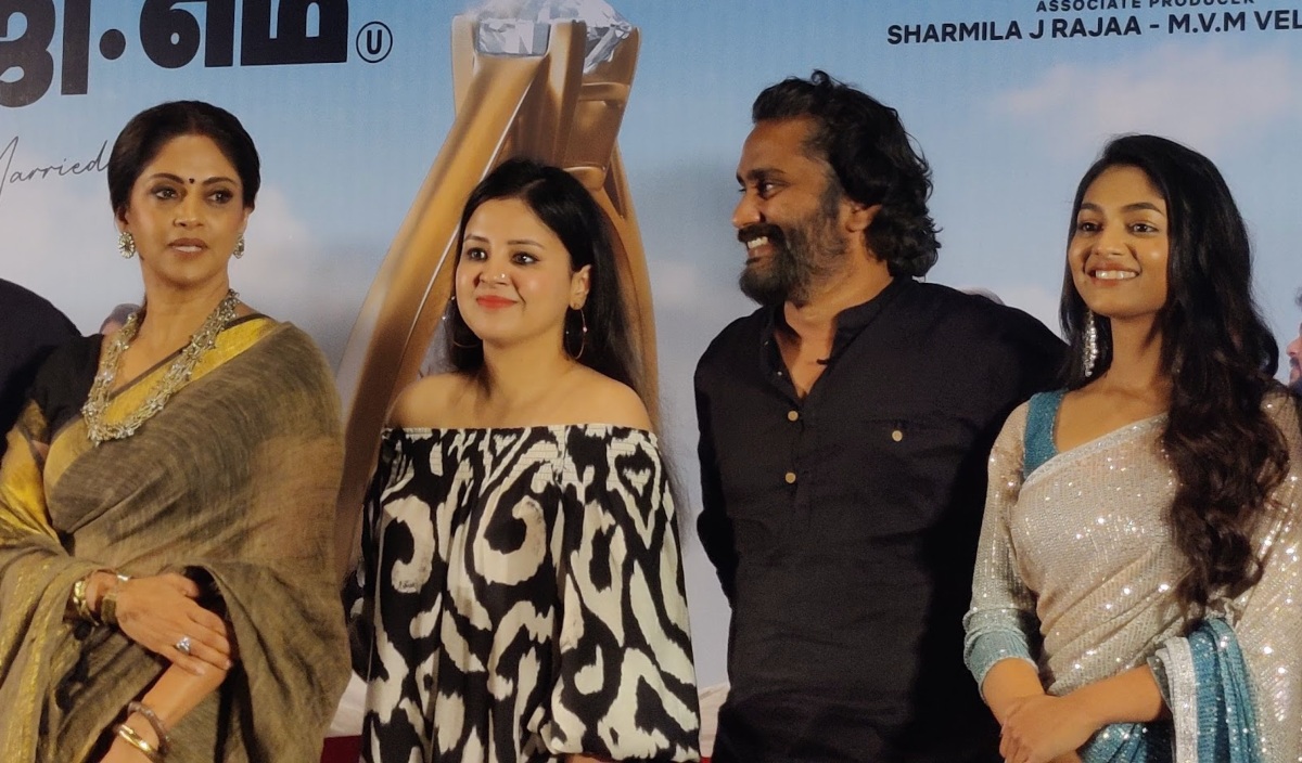 Sakshi Dhoni with team of LGM