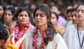 Samantha sitting with fellow seekers at Isha Foundation