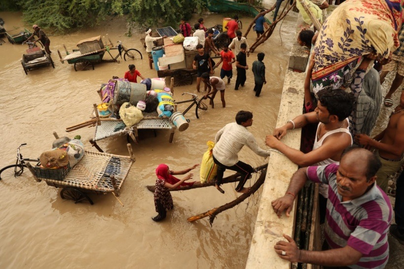 A witness to many floods, 150-year-old Lohe ka Pul still holds its own ...