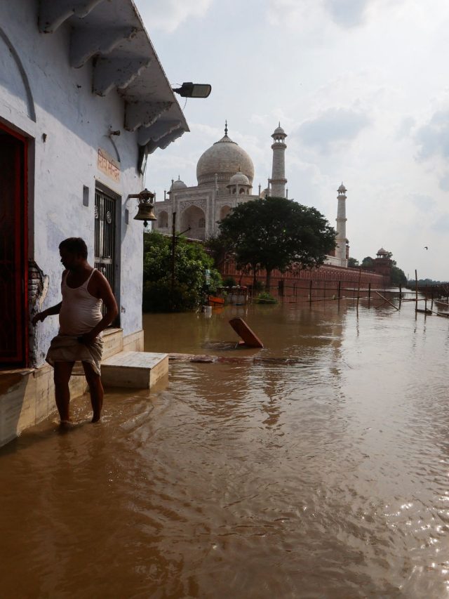 Rising Yamuna touches Taj Mahal outer walls for first time in 45 yrs ...