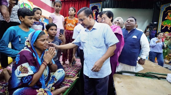 Kejriwal visits the flood relief camp