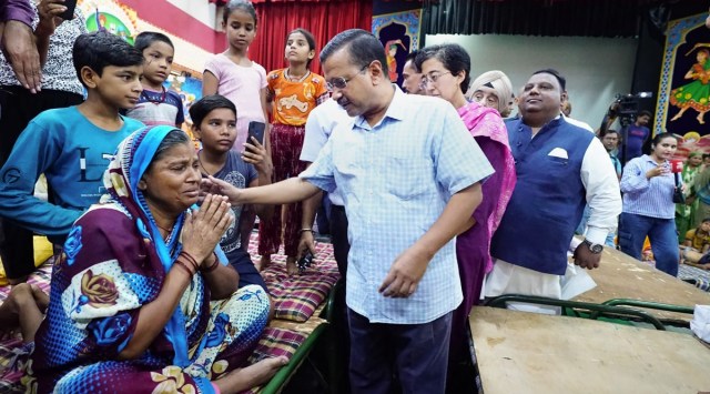 Kejriwal visits flood relief camp