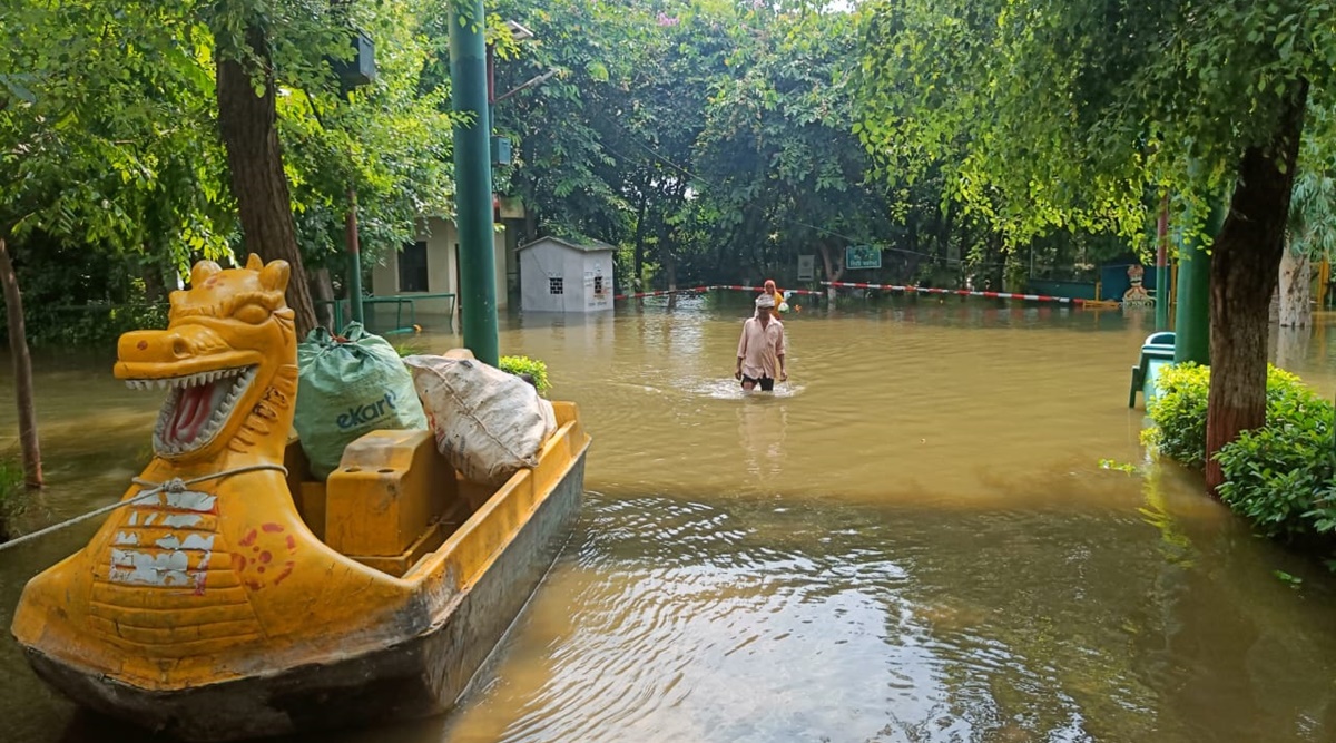 Delhi Live News Updates: Flood warning issued for low-lying regions along ...