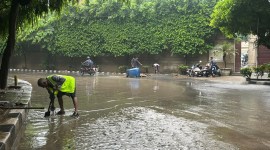Delhi MCD restore normalcy, Delhi sanitation workers cleaning operation, Delhi drain cleaning, Delhi MCD anti mosquito measures, idnian express, indian express news
