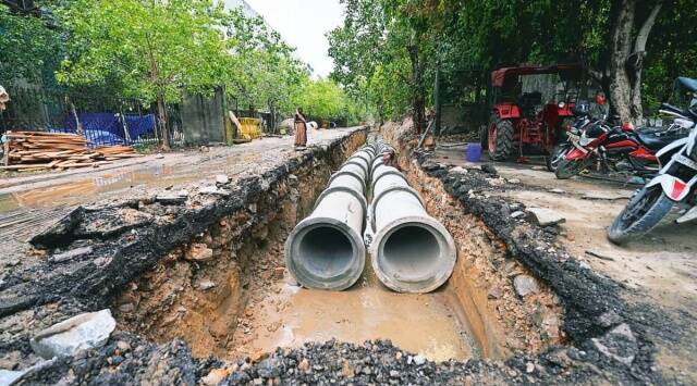Fixing pipeline, man dies after wall collapse in Delhi - Vimarsana News