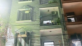 The building where the couple lived on the 2nd floor