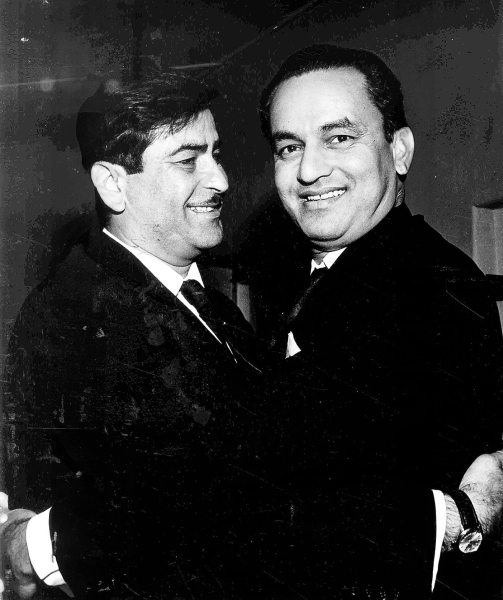 Raj Kapoor with Mukesh (Credit: Express Archives)