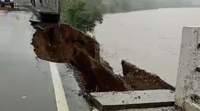 nh 66 service road wall collapse