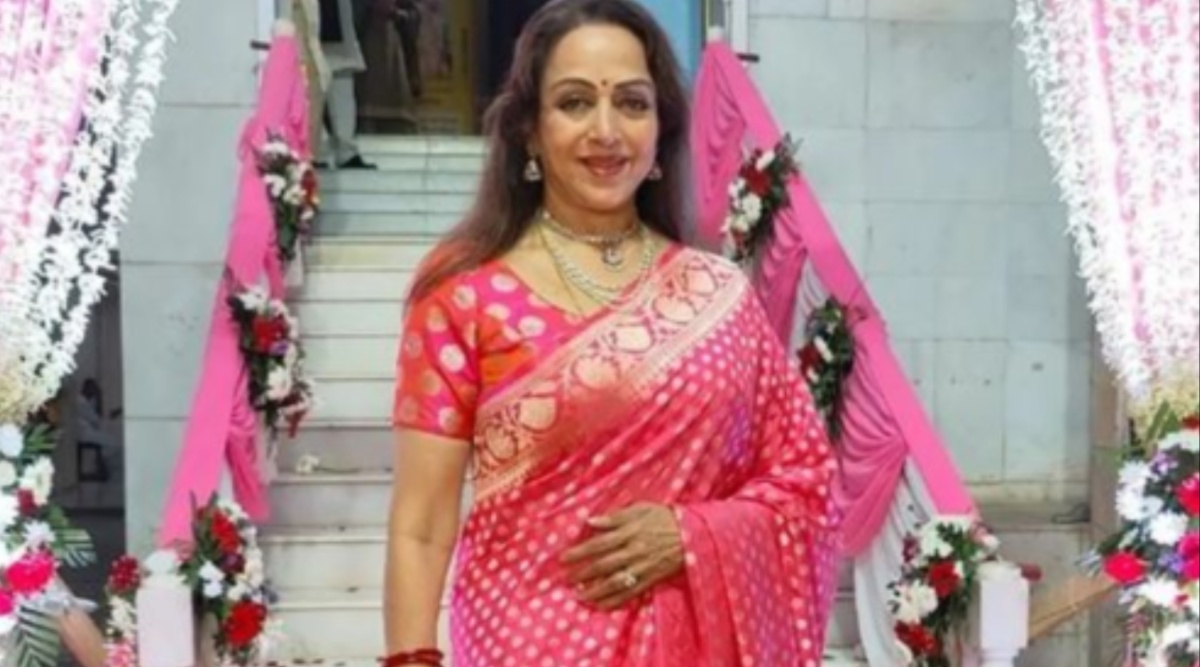 Hema Malini Ki Nangi Photo - Hema Malini reveals a director wanted her to remove pin from her saree;  claims Satyam Shivam Sundaram was offered to her first | Bollywood News -  The Indian Express