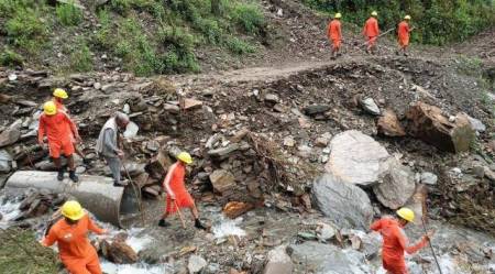 road blocked in himachal