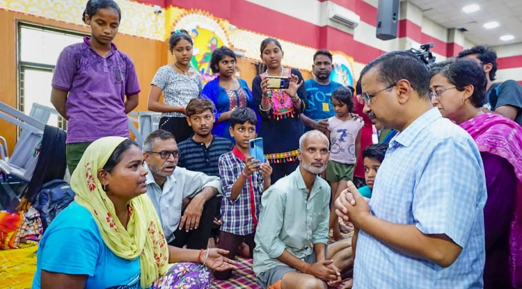 arvind Kejriwal visits flood relief camp