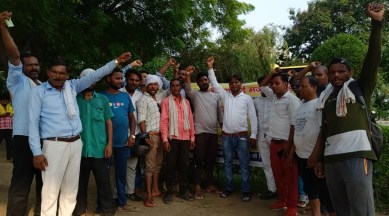 safai karamcharis protest, Greter Noida safai karamcharis protest, safai karamcharis protests in Delhi, Greater Noida Authority office, employee salary issues, indian express news