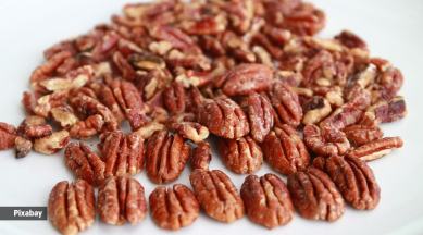 Pecan nuts contain antioxidants such as ellagic acid and vitamin E that fight oxidative stress, reduce inflammation, and protect against chronic disease.