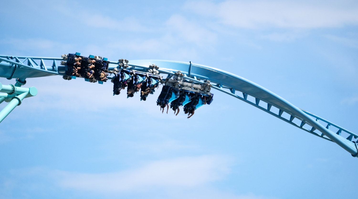 8 roller-coaster riders trapped upside down for hours in US World News pic