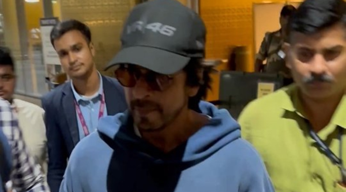 Shah Rukh Khan Spotted At Mumbai Airport Amid Reports Of Accident Fans Sigh In Relief ‘thank 9620