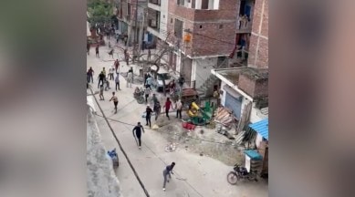 stone pelting, badarpur delhi, road rage