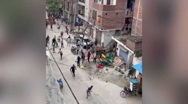 stone pelting, badarpur delhi, road rage