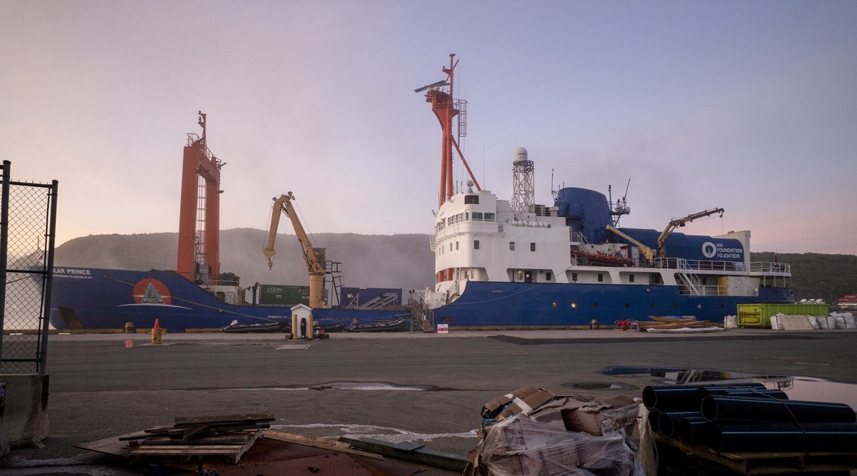 A Rubik’s Cube, thick Socks and giddy anticipation: The last hours of the Titan A Rubik’s Cube, thick Socks and giddy anticipation: The last hours of the Titan