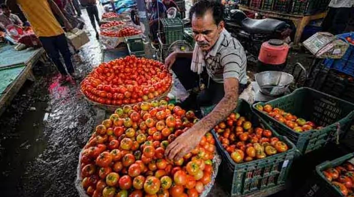 Centre directs NCCF, NAFED to sell tomatoes at Rs 70/kg from tomorrow