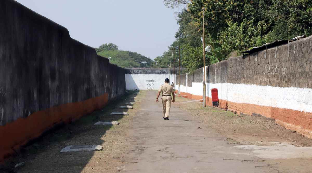 33 smuggled cell phones found in Maharashtra jail searches, 17 from max security Yerawada Pune News picture