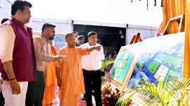 Yogi adityanath, transformation of Gorakhpur, Uttar Pradesh gang war, mini-sports complex, Uttar Pradesh development projects, UP dirt and mosquitoes, Uttar Pradesh image, indian express, indian express news