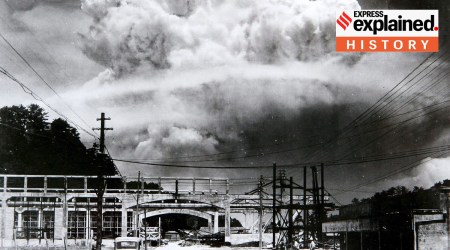 Atomic_cloud_over_Nagasaki_from_Koyagi-jima