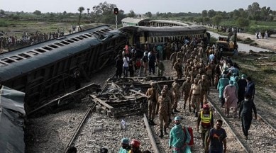 Pakistan train derailment