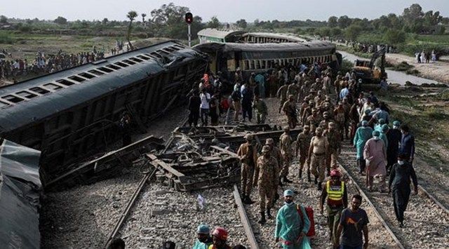 Pakistan train derailment