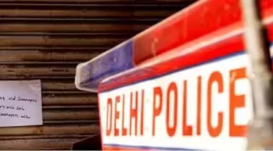 Delhi theft case, health ministry official robbing case, thieves rob union ministry official, Delhi Police, health ministry offials leg injury, indian express news