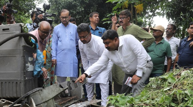Kolkata Mayor Firhad Hakim, KMC officials inspection, Coal India site, west bengal dengue case, Kolkata Municipal Corporation, bengal vacant sites, Coal India, BSNL, Public Sector Undertakings, indian expres news