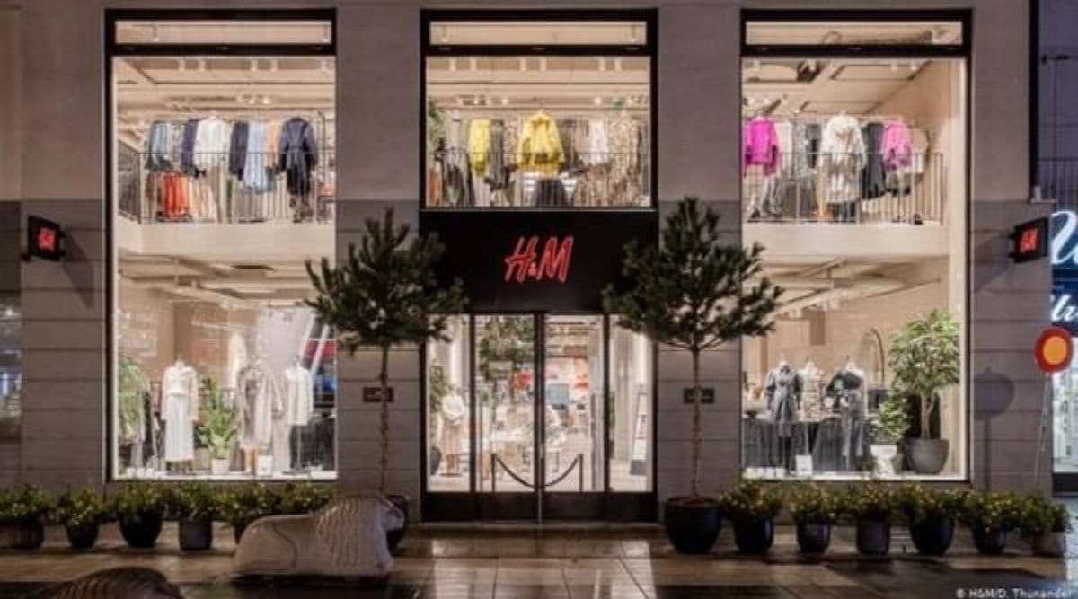 H&m in select outlet city walk