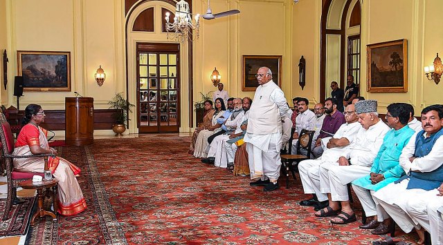 Opposition leaders meet President Droupadi Murmu, seek her intervention ...