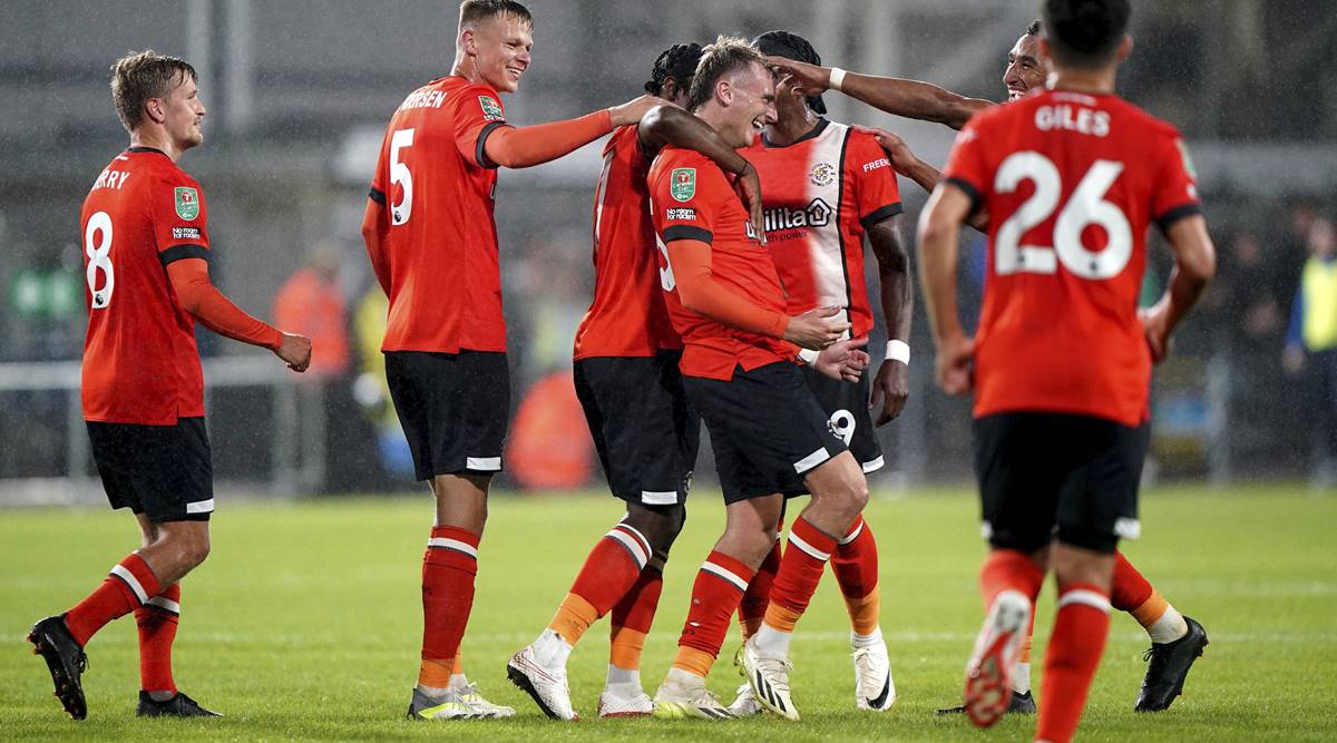 Last-place Luton still waiting for 1st EPL point after loss to Fulham