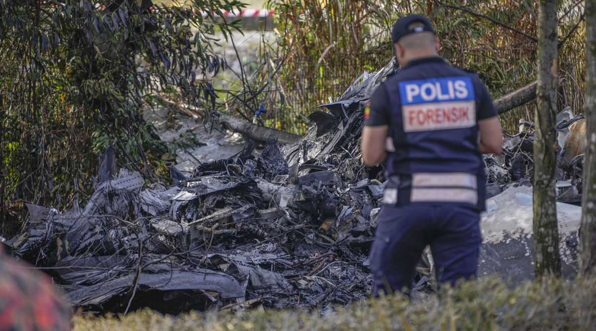 Small plane crashes on a Malaysian highway, killing all 8 people on