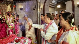 JP Nadda, nadda slams bengal govt, Nadda visits Dakshineswar Temple, Kolkata outskirts, Mallika Nadda, Bengal previous govt, indian express news