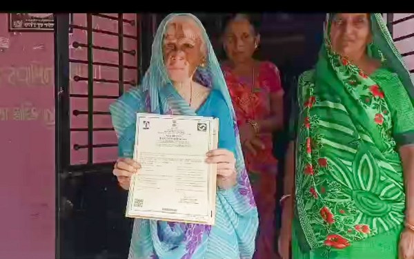 alive woman from vadodara gets death certificate