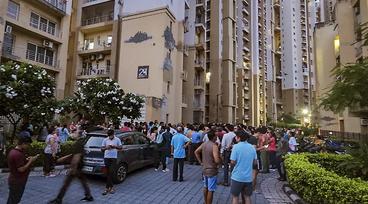 Woman trapped in lift for half an hour, staff got in through exhaust fan opening: FIR - Vimarsana News