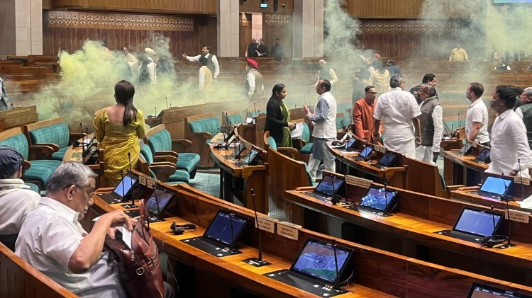 Parliament security breach today, gas canisters, yellow smoke