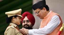 Uttarakhand CM Pushkar Singh Dhami honours Dehradun SP Sarita Dobhal in Dehradun. ANI FIRs in Agniveer protest cases to be withdrawn, says Dhami