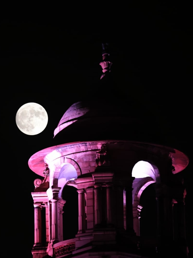 A treat for stargazers: Rare super blue moon lights up the sky | The ...