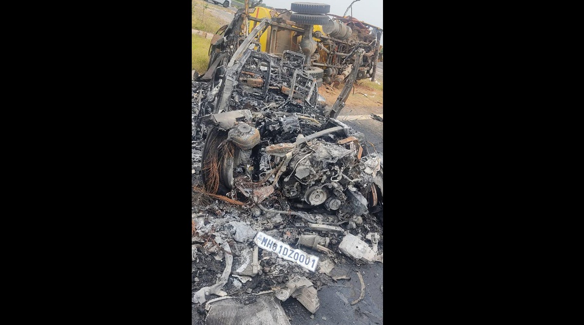 2 Die As Rolls Royce Crashes Into Oil Truck Both Vehicles Burst Into Flames Cities News The 